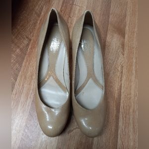 Naturalizer N5 neutral heel